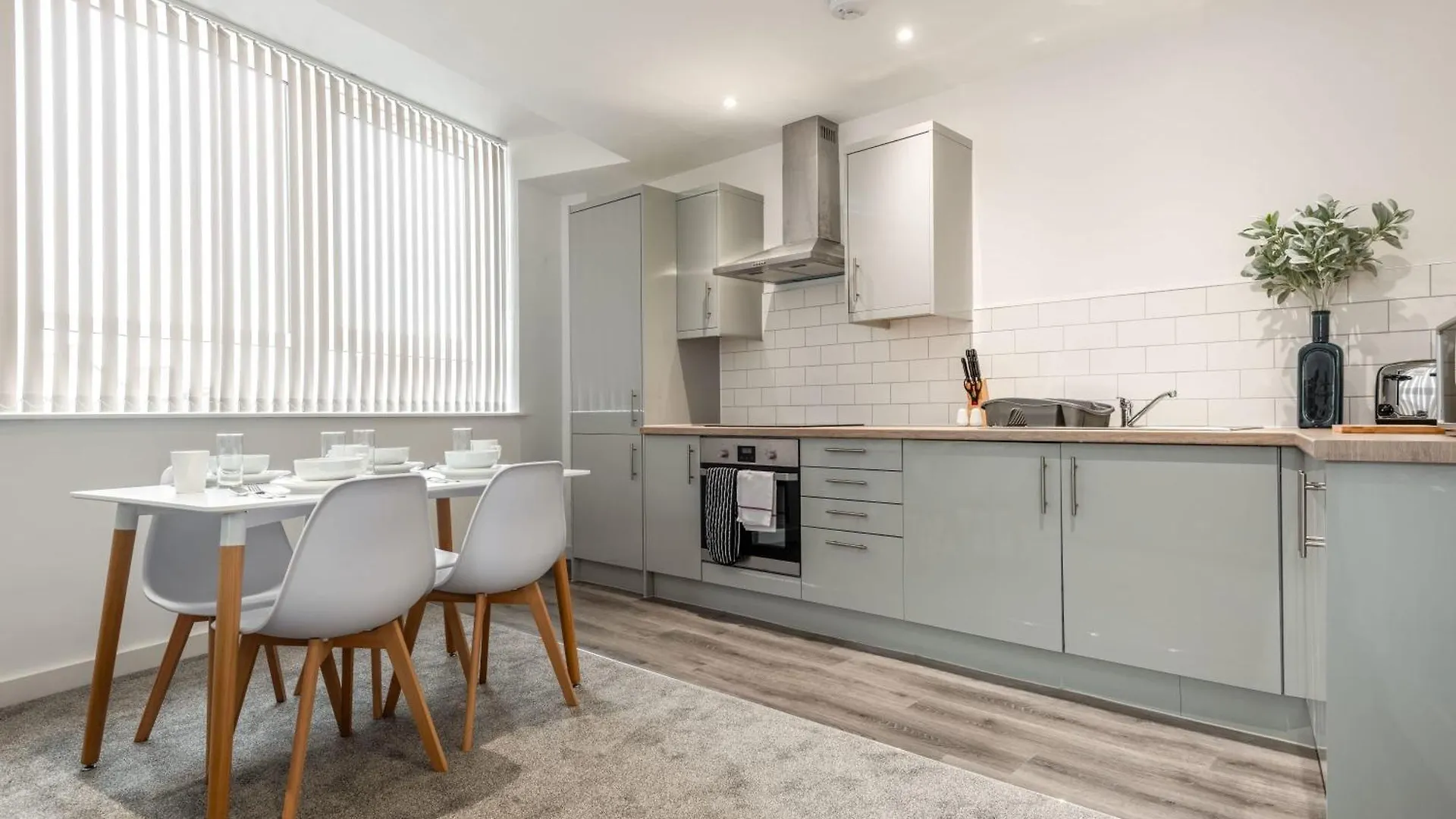Lovely 1 Bedroom Apartment In Central Rotherham 0*,